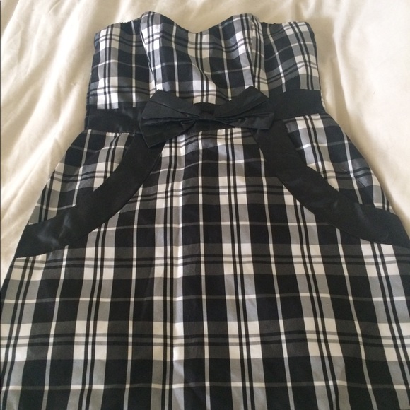 🦩2/$25🦩 Strapless Plaid Party Dress - Picture 2 of 2